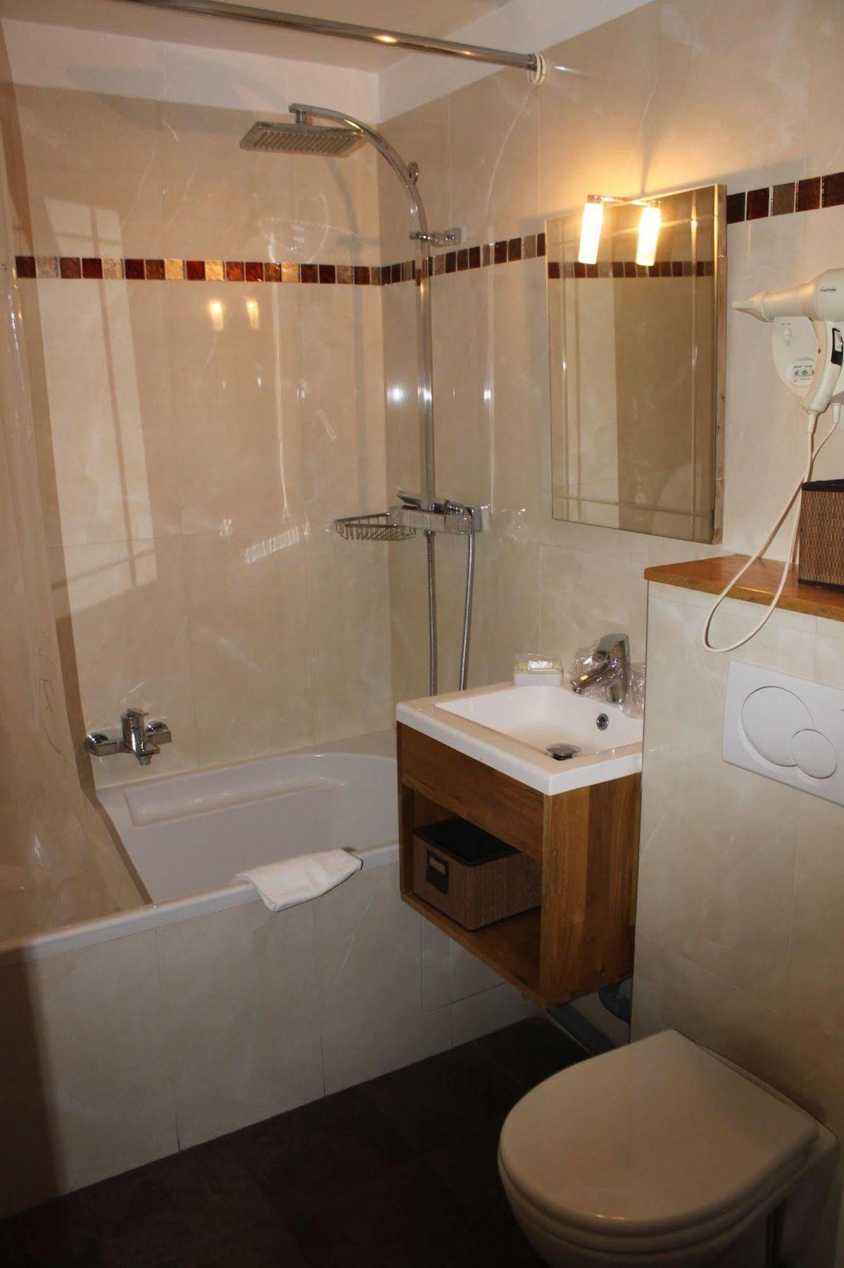 Hotel Metropolitain 3*
